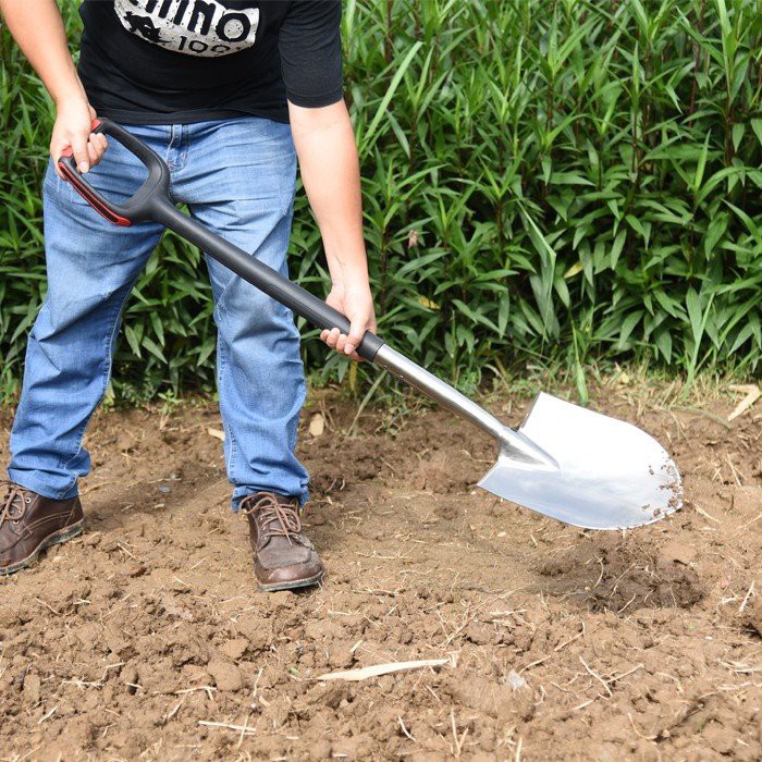 pointed digging spade use