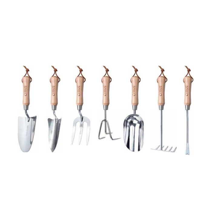 Attrezzi da giardino fatti a mano