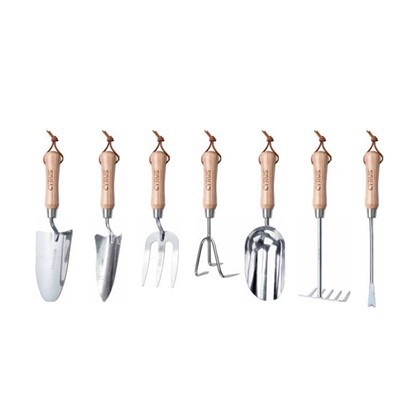 Attrezzi da giardino fatti a mano